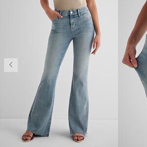 EXPRESS Mid Rise Light Wash Raw Hem FlexX '70s Flare Jeans SIZE MEDIUM LONG